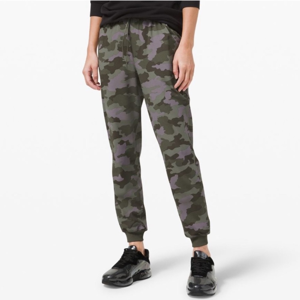 Lululemon Stretch High-Rise Jogger Camo Dusky Lavender Luxtreme Size 6
